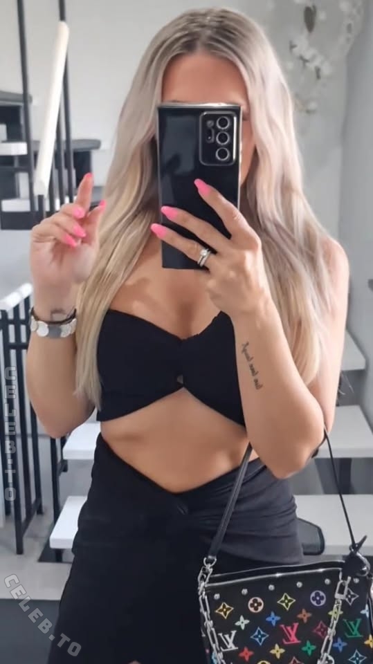 Iva Blondie nude photo 2