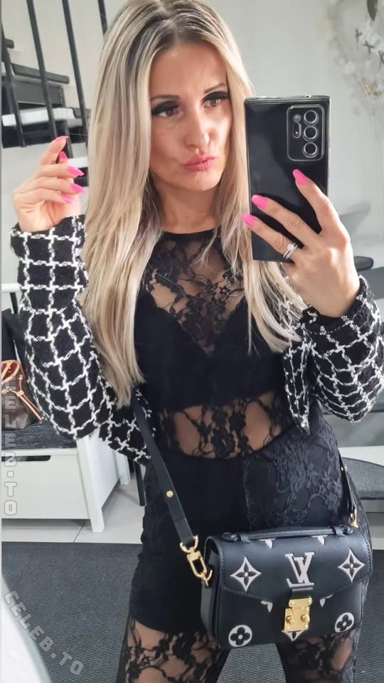 Iva Blondie nude photo 5
