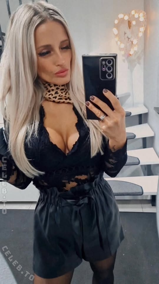Iva Blondie nude photo 8