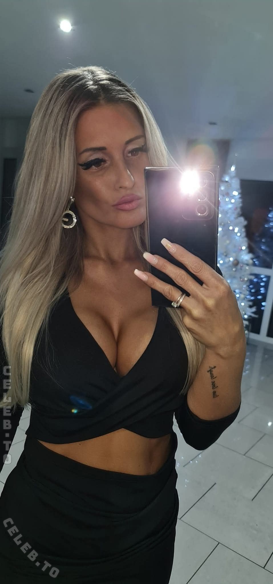 Iva Blondie nude photo 5