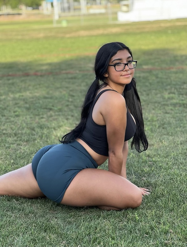 Ivana Khalifa nude photo 3