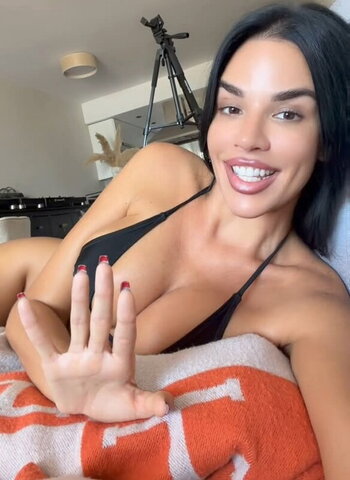 Ivana knoll nude photo 1