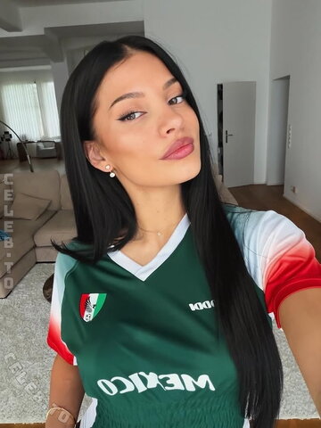 Ivana Santacruz photo 2