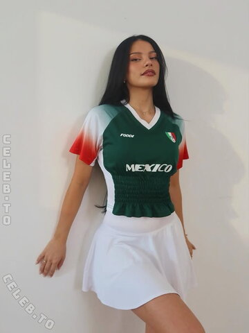 Ivana Santacruz photo 5