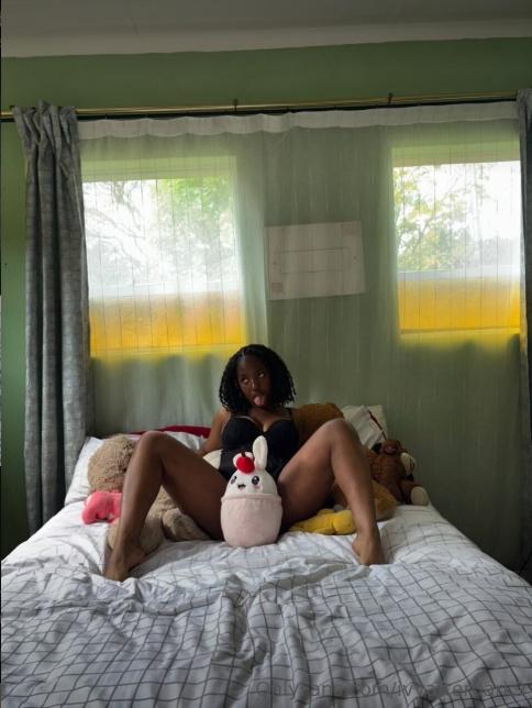 Ivyafterdark nude photo 4