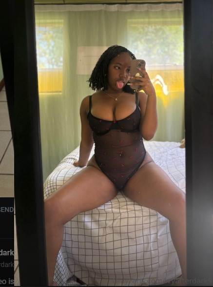 Ivyafterdark nude photo 4