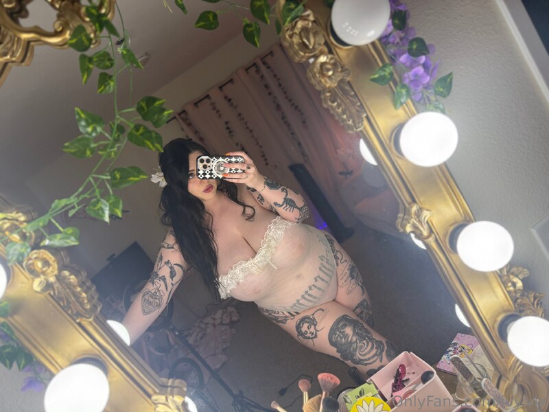 Ivy.vix nude photo 2