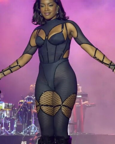 IZA nude photo 4