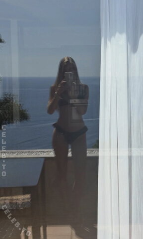 Izaandelle nude photo 11