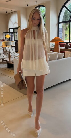 Izaandelle – Insta post - hot outfits and see through