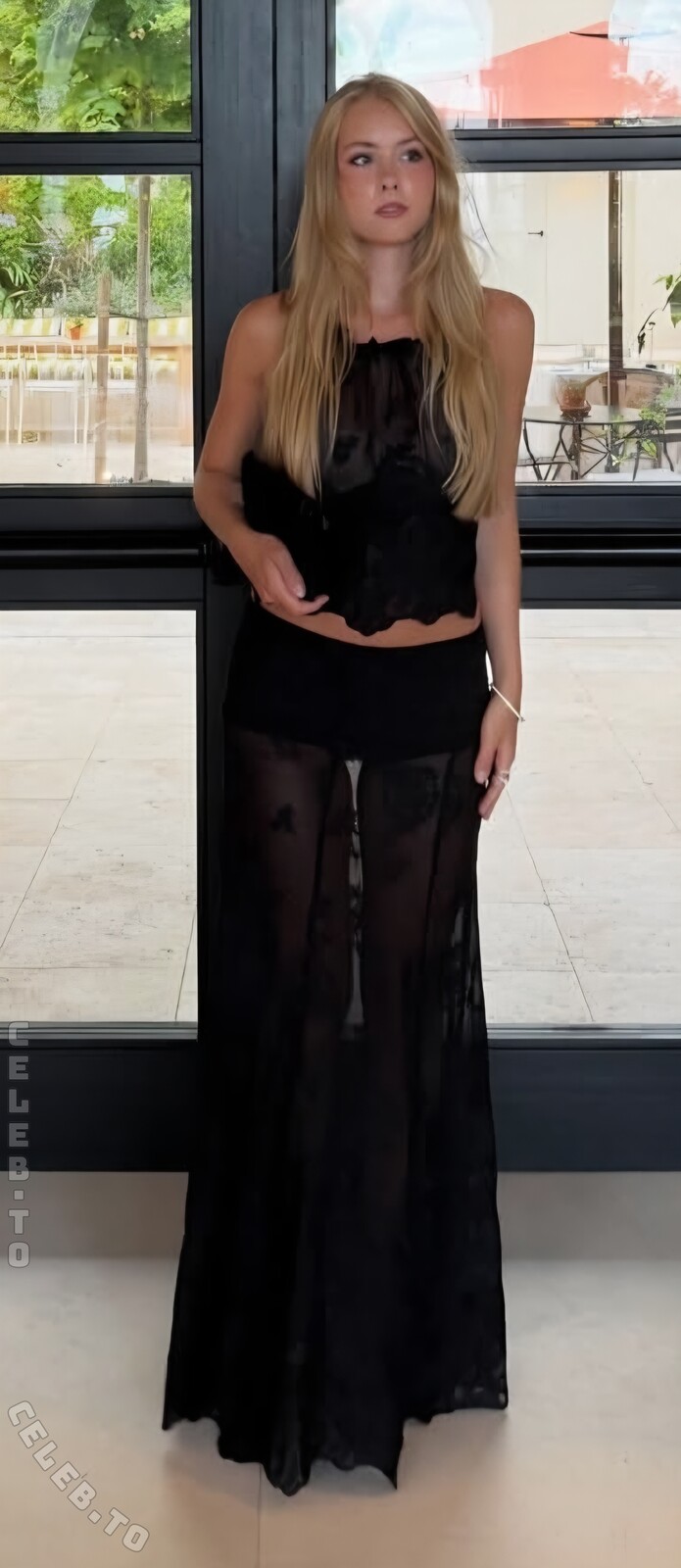 Izaandelle nude photo 2