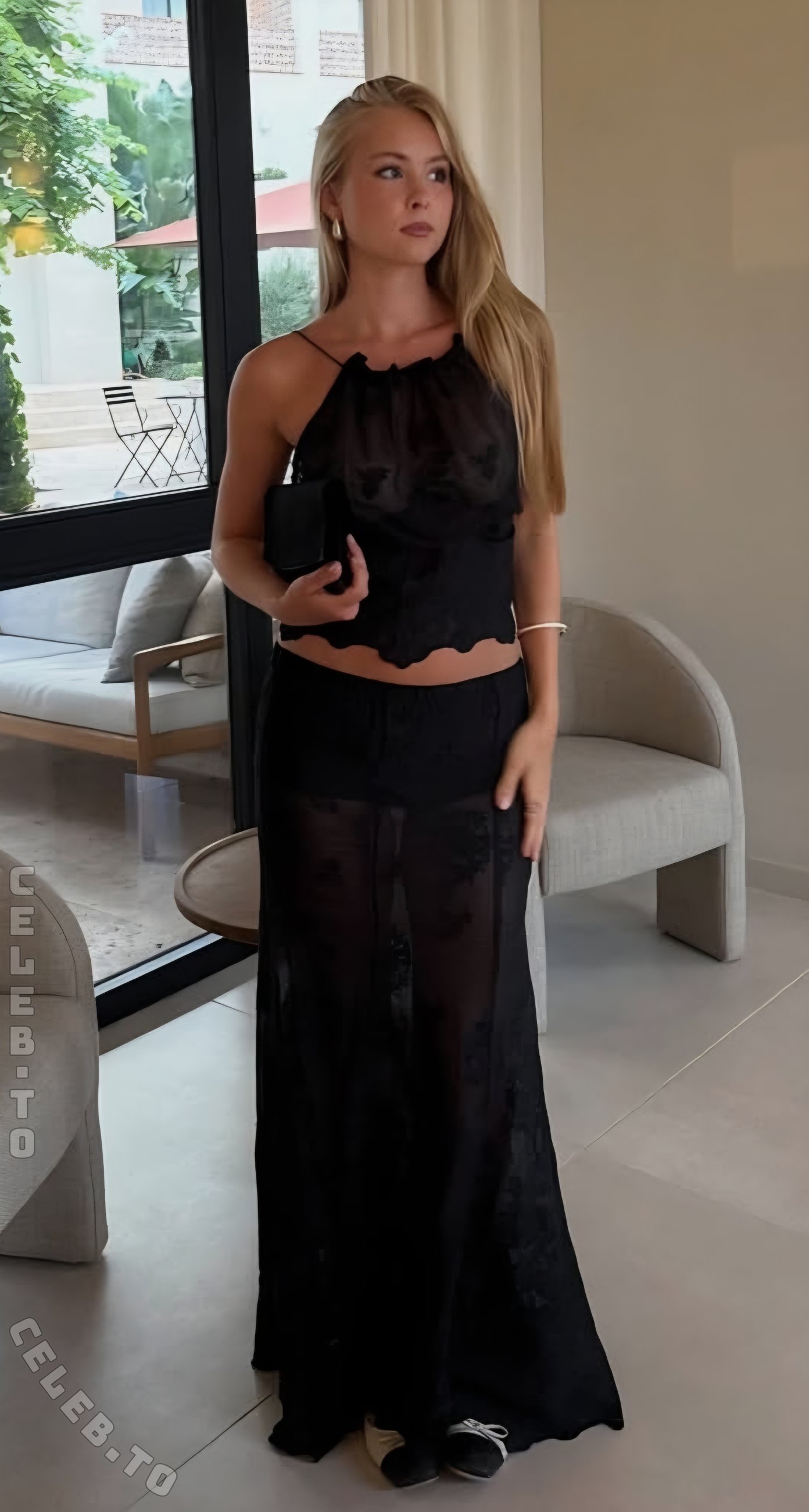 Izaandelle nude photo 3