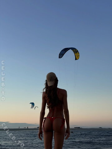 Izabel Goulart nude photo 45