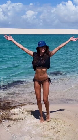 Izabel Goulart nude photo 33