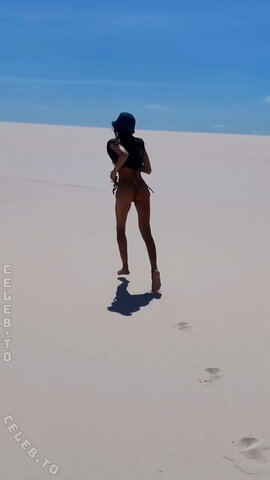 Izabel Goulart nude photo 29