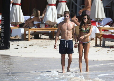 Izabel Goulart photo 3