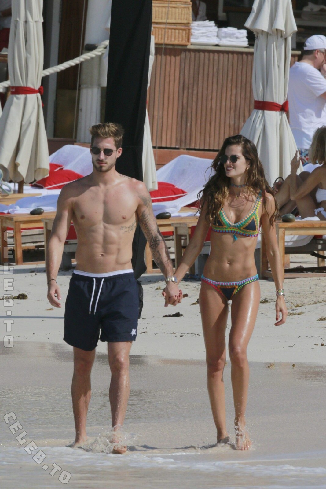 Izabel Goulart nude photo 12