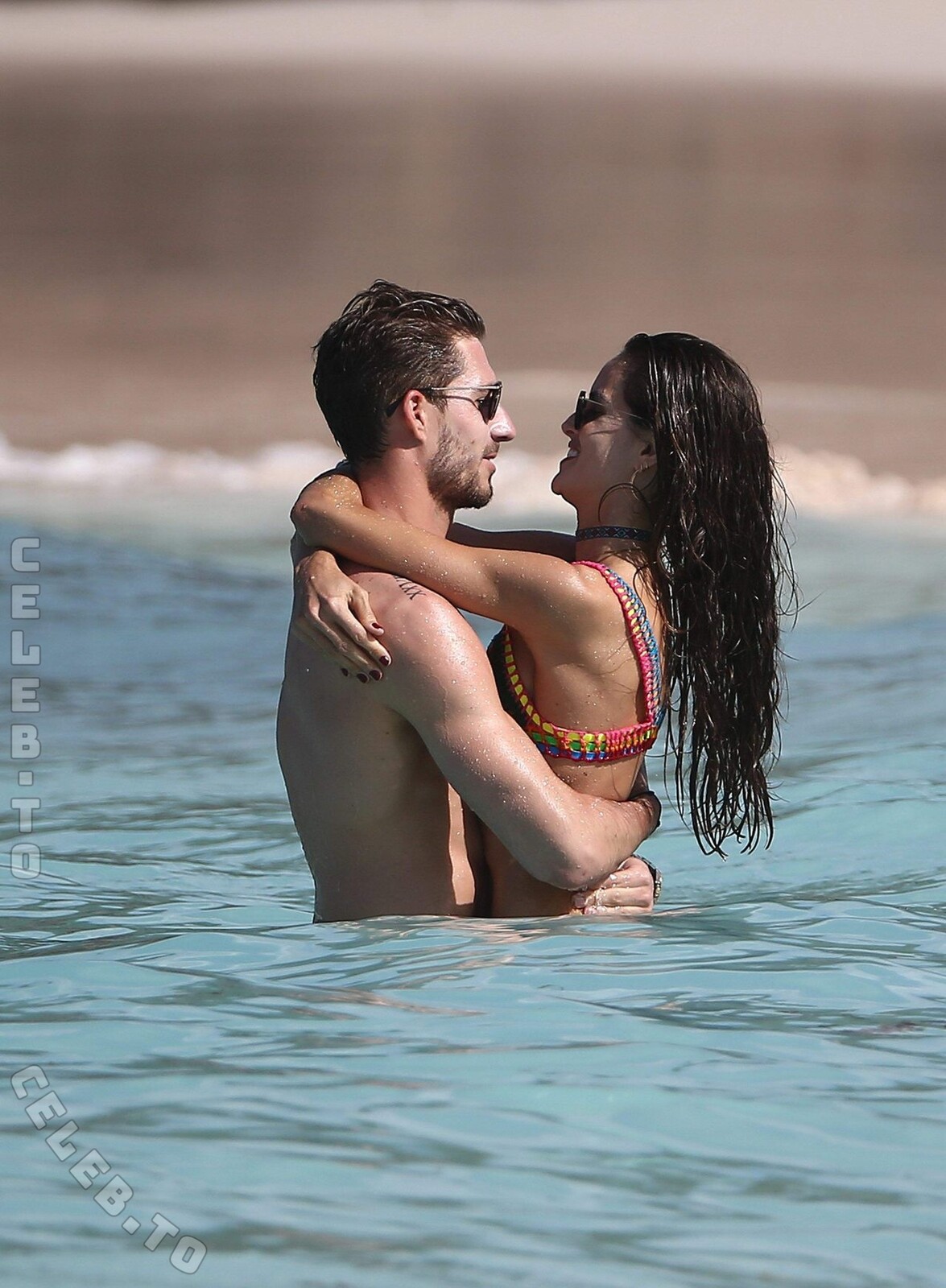 Izabel Goulart nude photo 15