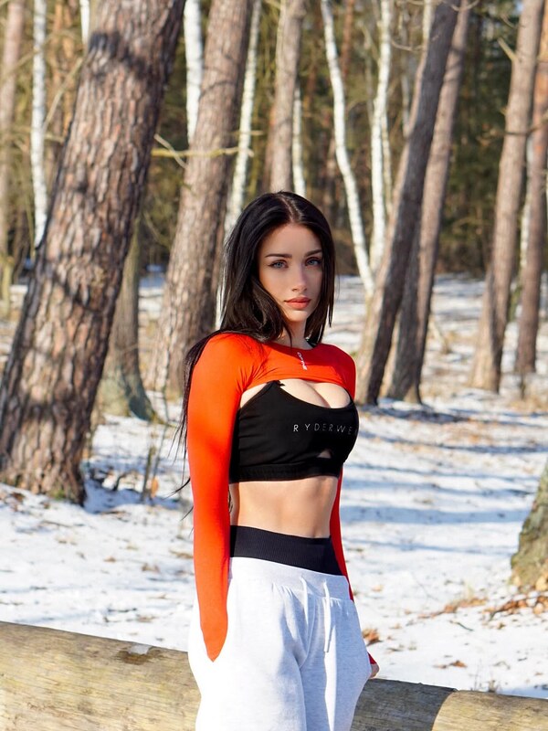 Izabell.tv nude photo 12