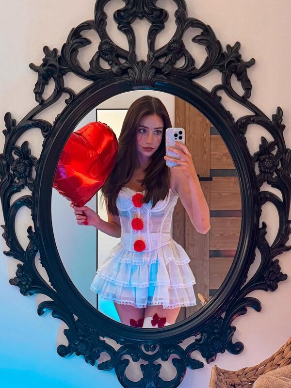 Izabell.tv nude photo 7