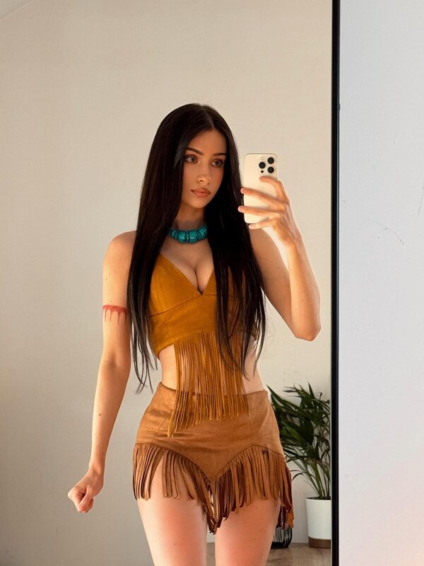 Izabell.tv nude photo 5