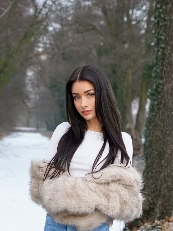 Izabell.tv nude photo 14