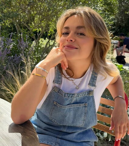 Izzy Hammond nude photo 9