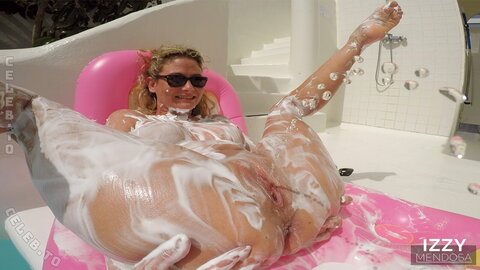 Izzy Mendosa nude photo 31
