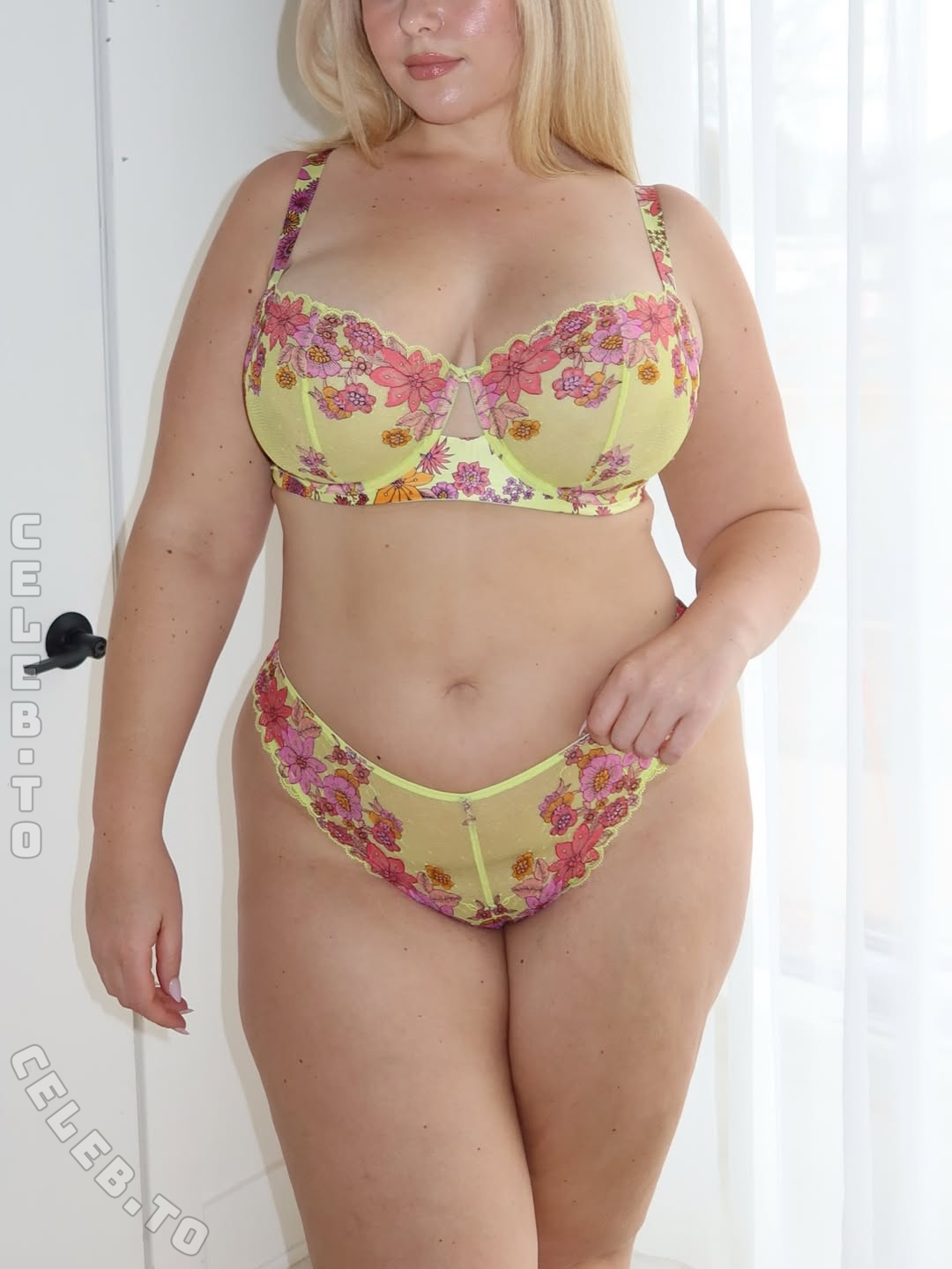 Izzy Nicholls nude photo 3