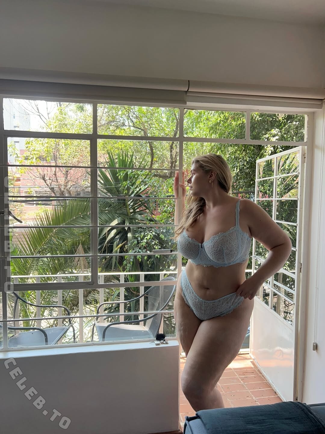 Izzy Nicholls nude photo 24