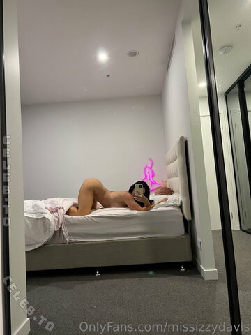 Izzyisveryspicy nude photo 20