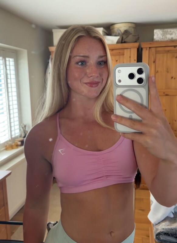 Izzymhjones nude photo 2
