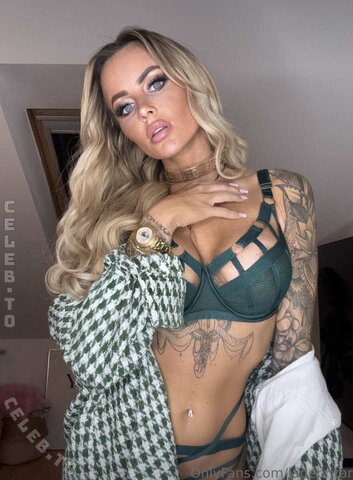 Jade Britani – Baby I want to feel your hands around me 😳 are you here ??