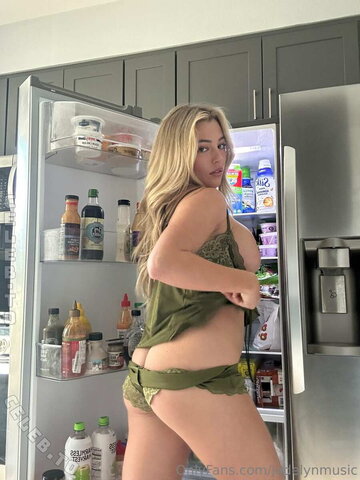 Jadelyn photo 3