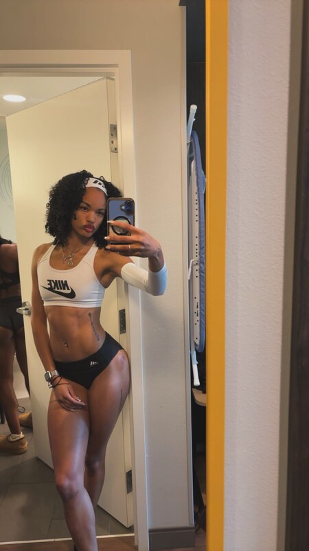 Jakaylaluvsu nude photo 1