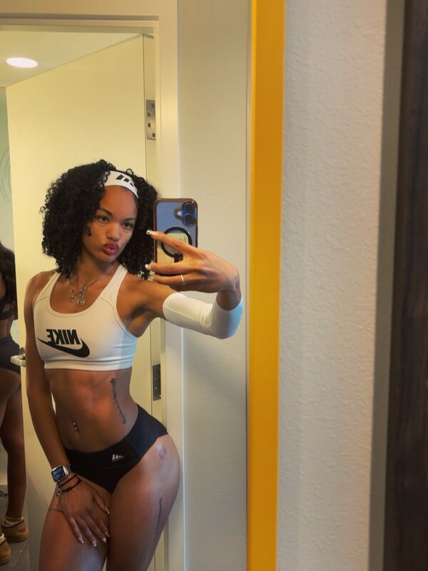 Jakaylaluvsu nude photo 35