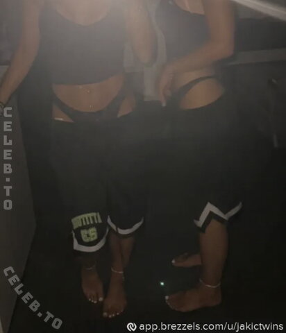 Jakic Twins Hot (2 photos)