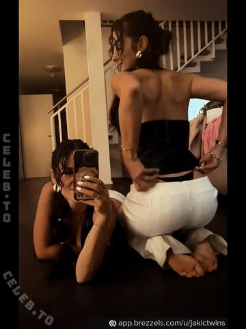 Jakic Twins photo 2