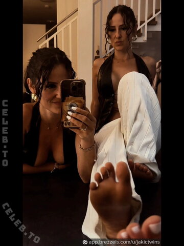 Jakic Twins photo 4