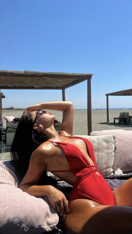 Jana Colovic nude photo 11