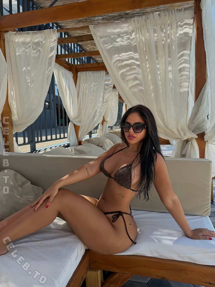 Jana Colovic nude photo 1