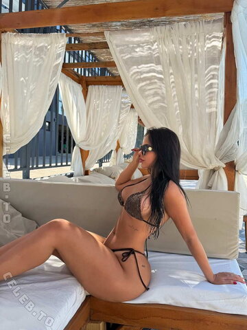 Jana Colovic nude photo 7