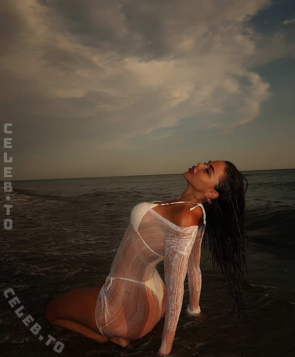 Jana Colovic nude photo 2