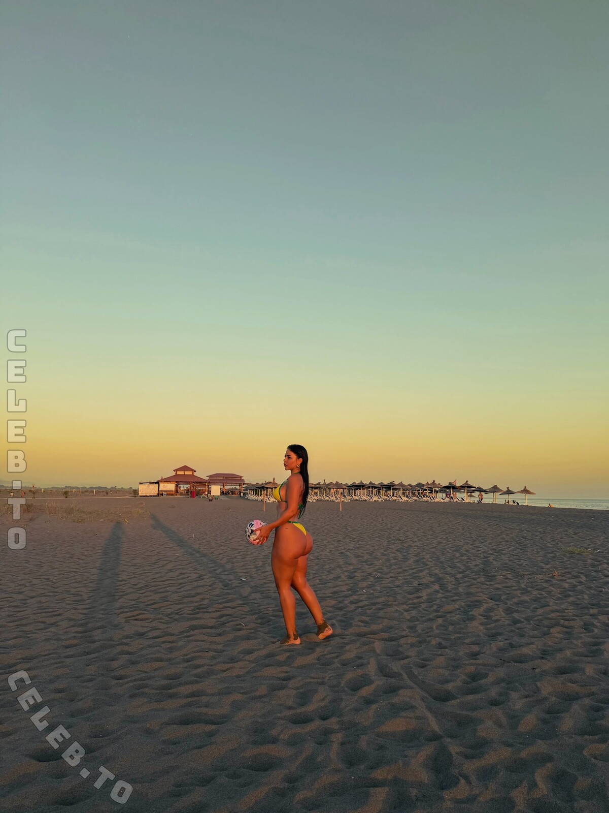 Jana Colovic nude photo 3