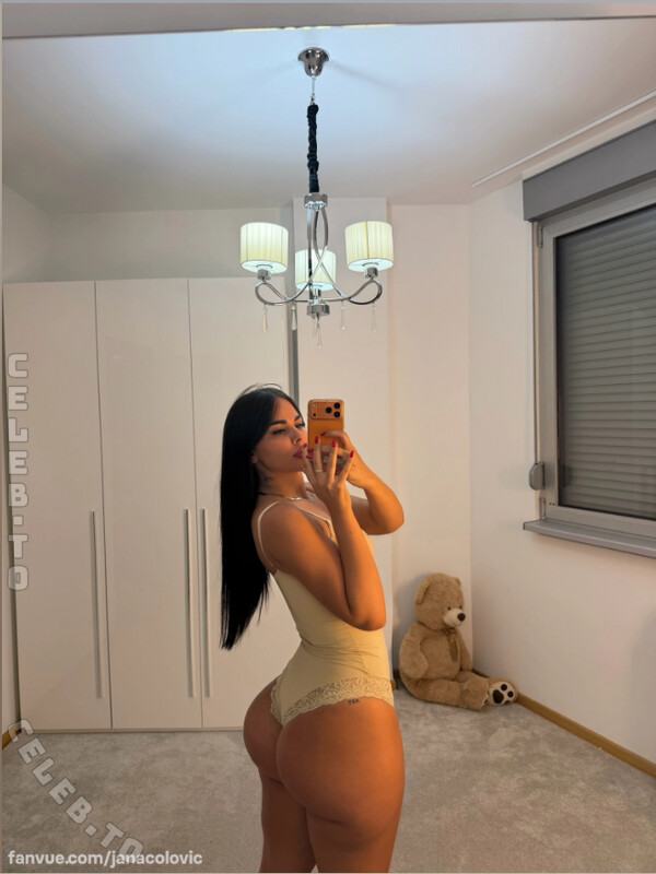 Jana Colovic nude photo 11