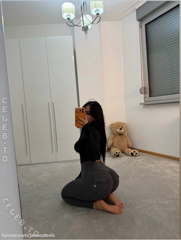 Jana Colovic nude photo 15