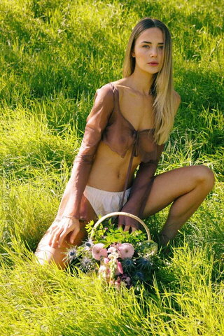 Jana Jung nude photo 10