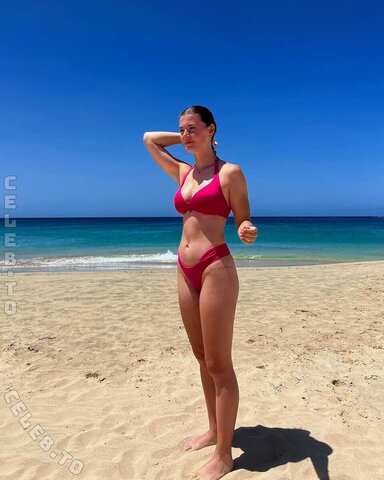 Jana Volz nude photo 14