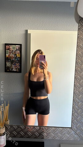 Jana Volz nude photo 13
