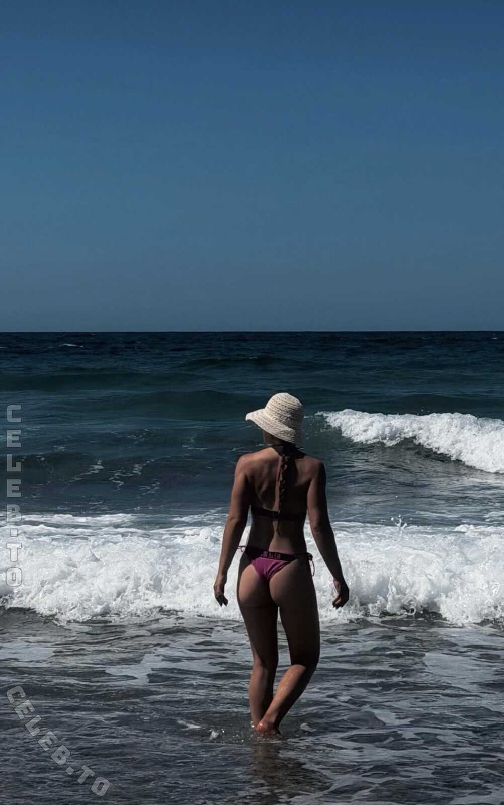 Jana Wolf / jana_officialx nude photo 1